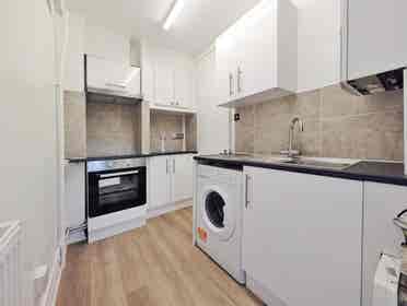 Charming One-Bed Studio with Balcon