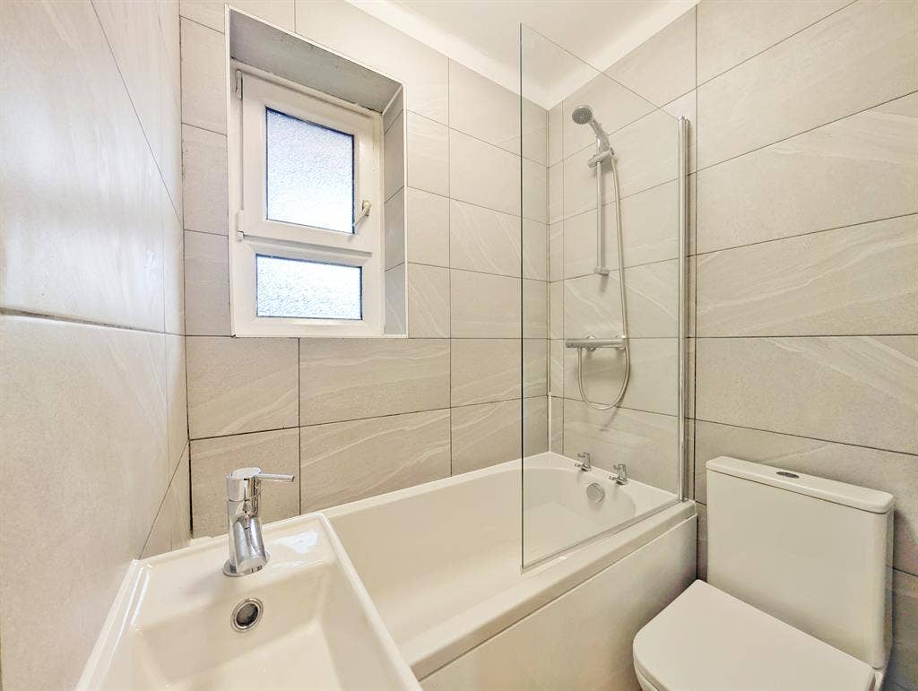 Charming One-Bed Studio with Balcon