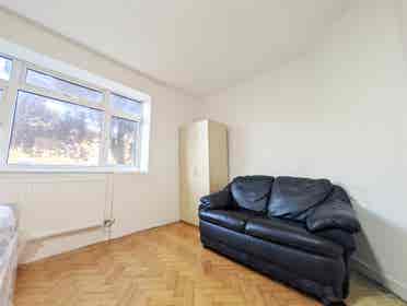 Charming One-Bed Studio with Balcon