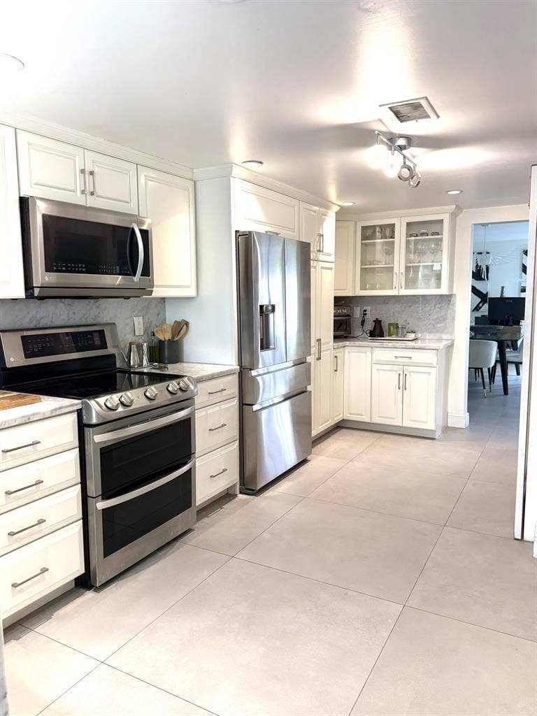 Roommate wanted in Kendall area