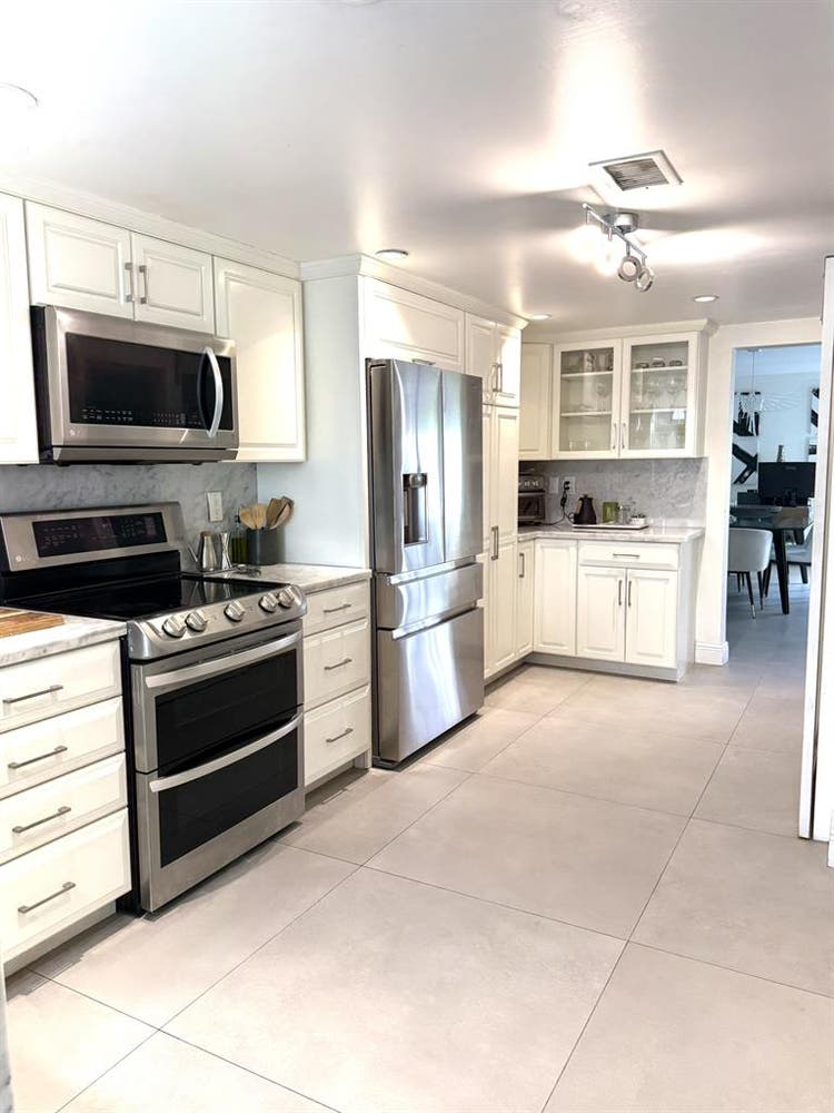 Roommate wanted in Kendall area