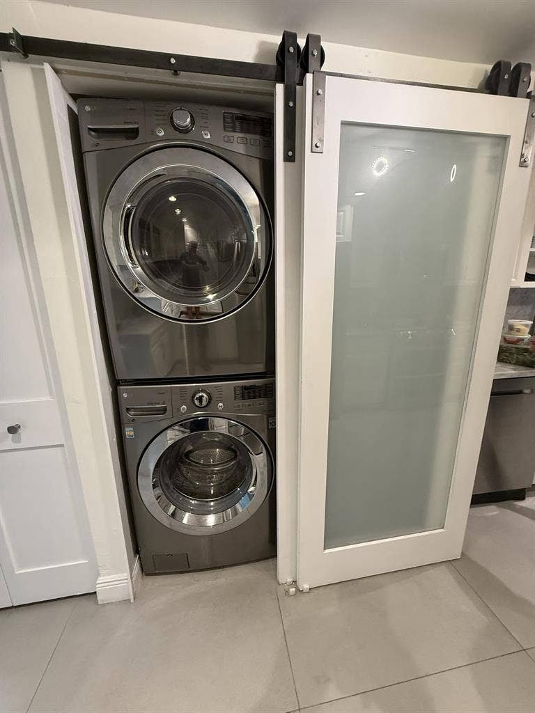 Roommate wanted in Kendall area