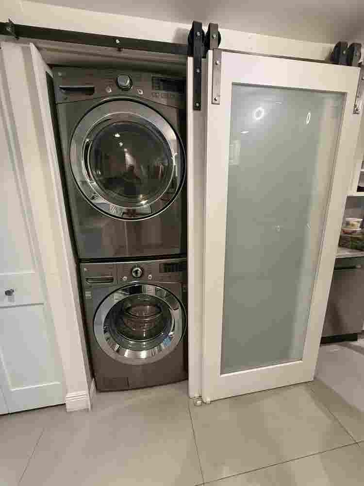 Roommate wanted in Kendall area