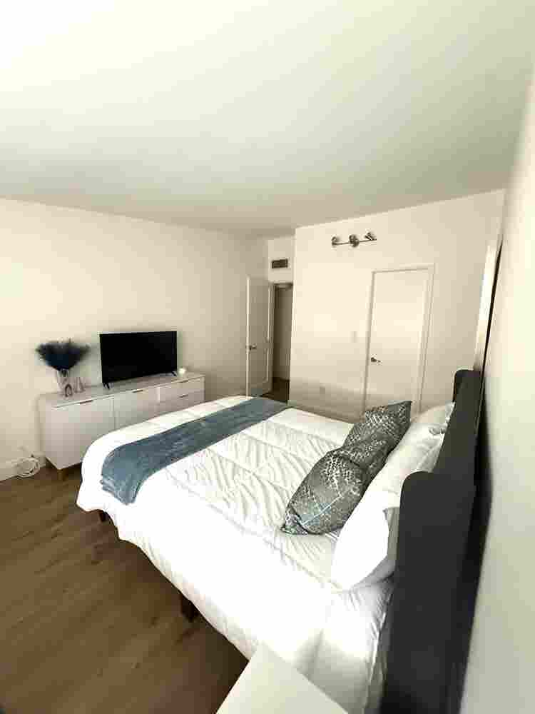 Roommate wanted in Kendall area