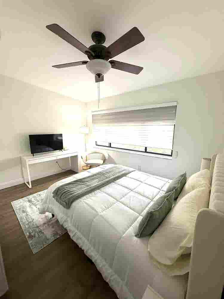 Roommate wanted in Kendall area