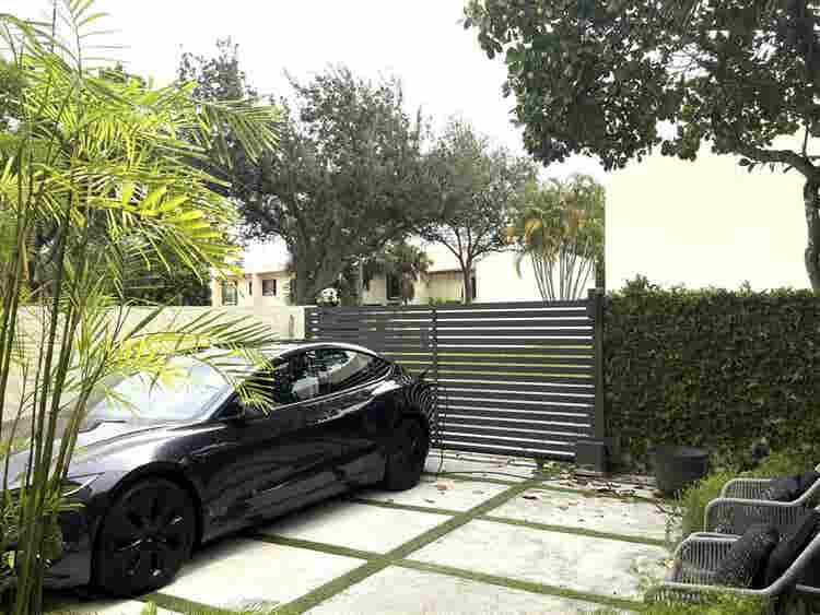 Roommate wanted in Kendall area
