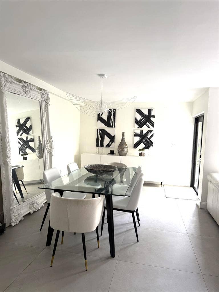 Roommate wanted in Kendall area