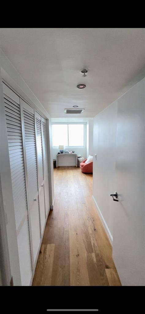 Looking for roommate in Edgewater!