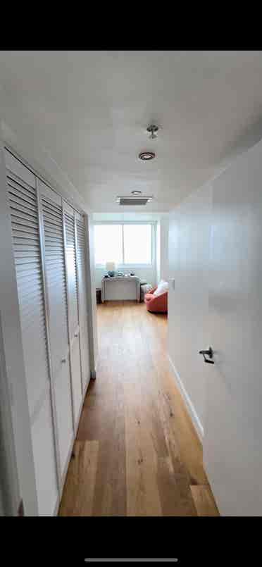 Looking for roommate in Edgewater!