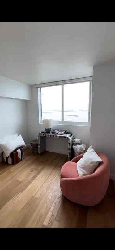 Looking for roommate in Edgewater!
