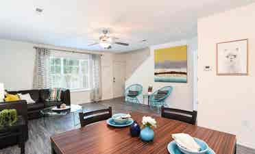 private girl
room need sublease ASAP