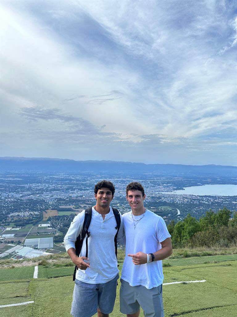 Looking for Roommate(s)