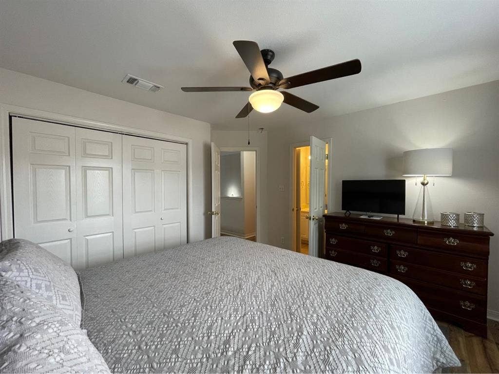 Seeking a female roommate BR