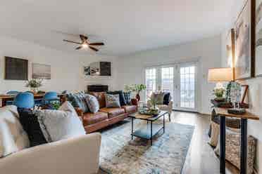 2-Bd/bth minutes from SMU  sqft