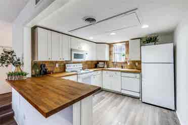 2-Bd/bth minutes from SMU  sqft