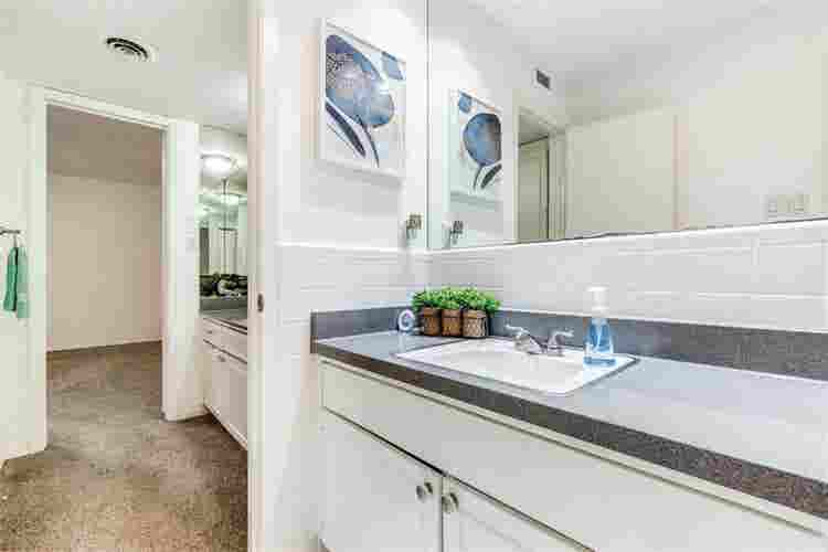 2-Bd/bth minutes from SMU  sqft