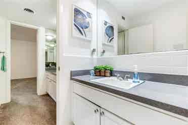 2-Bd/bth minutes from SMU  sqft