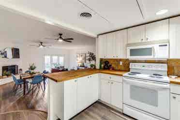 2-Bd/bth minutes from SMU  sqft