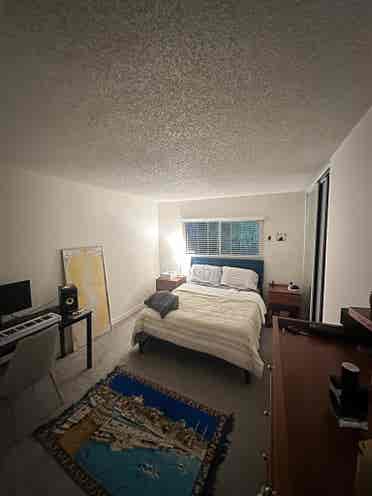 Room for Rent in Newport Beach