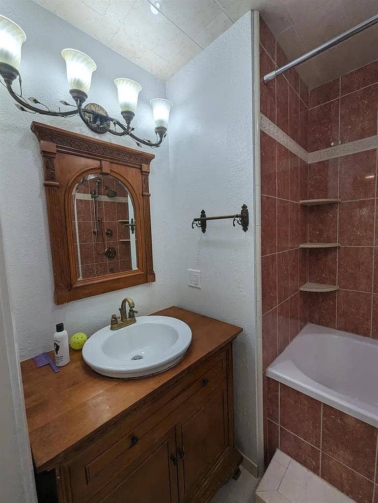 Roommate Needed