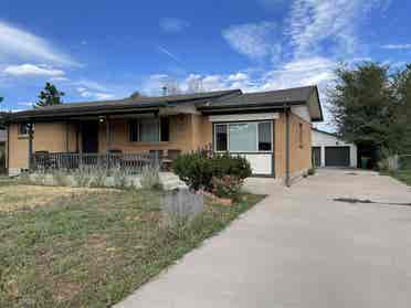 2 Bedrooms Available in Golden