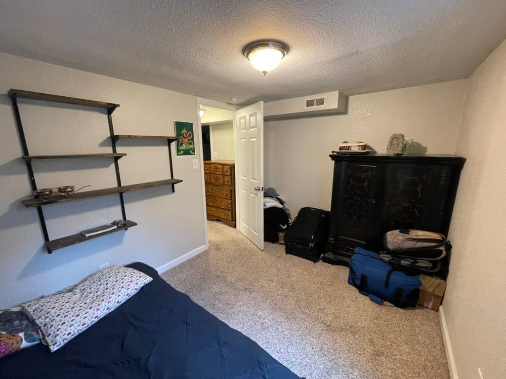 2 Bedrooms Available in Golden
