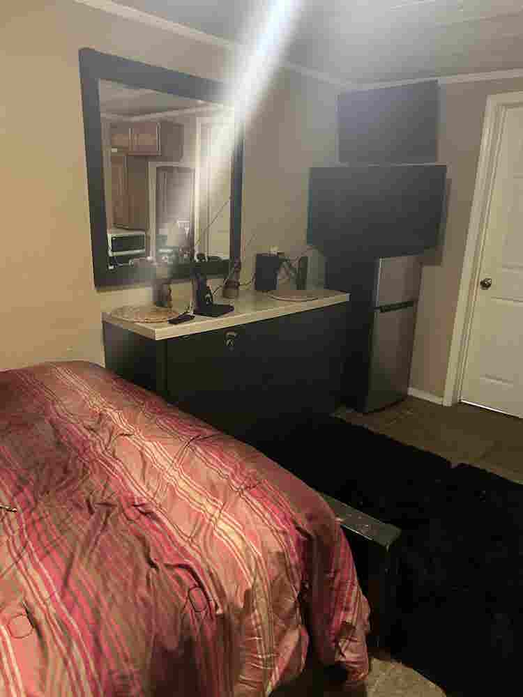 Efficiency for rent M/F