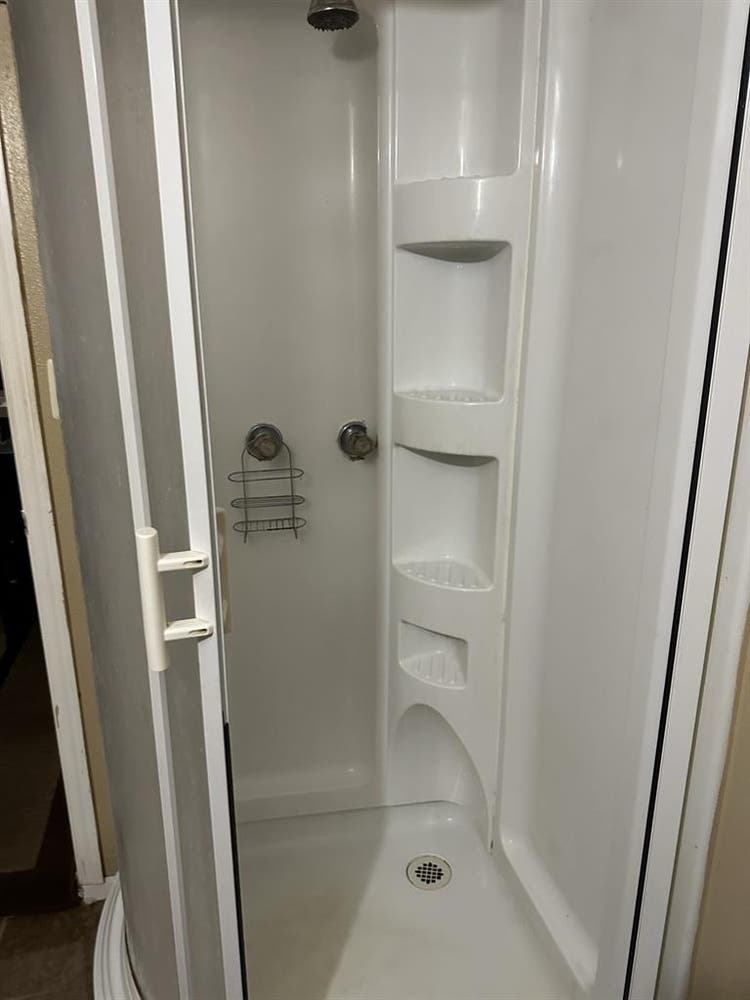 Efficiency for rent M/F