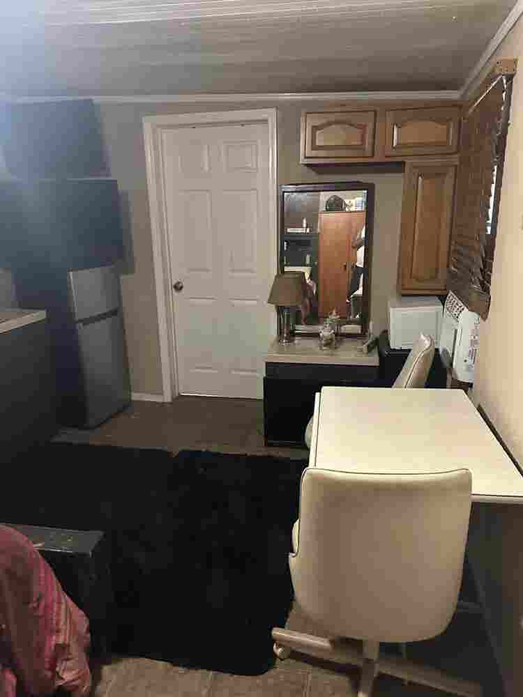 Efficiency for rent M/F