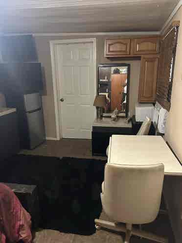 Efficiency for rent M/F