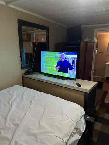 Efficiency for rent M/F