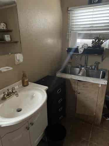 Efficiency for rent M/F