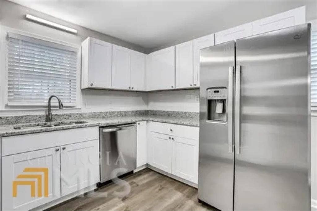 Looking for an roommate .