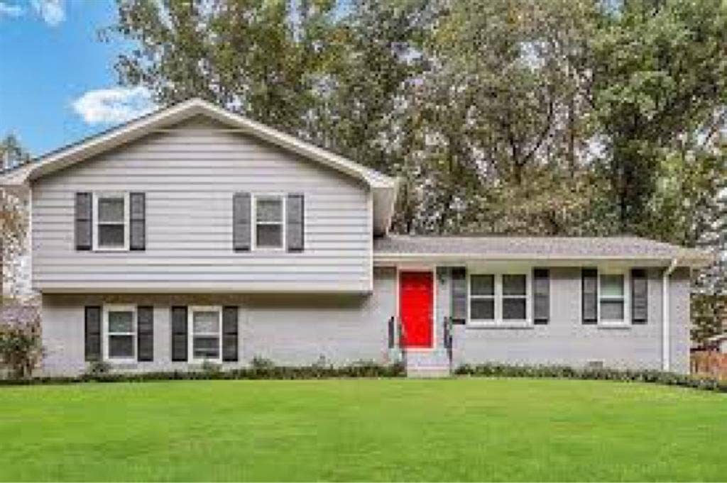 Looking for an roommate .
