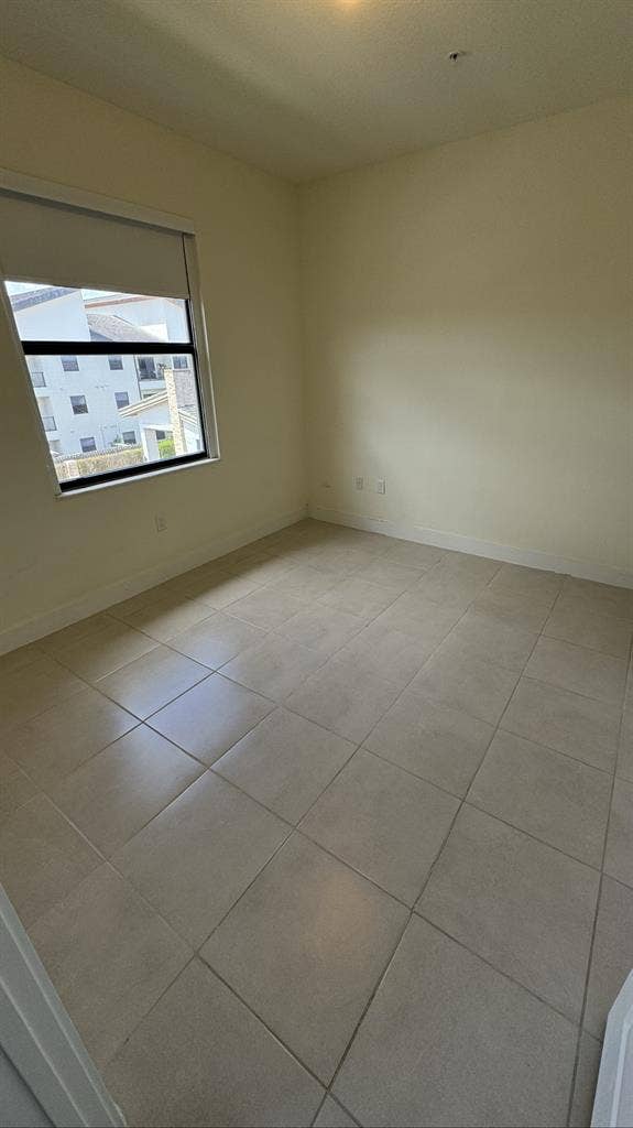 Room with private bathroom in Doral