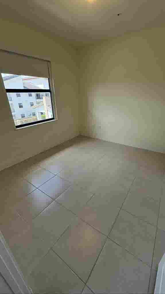 Room with private bathroom in Doral