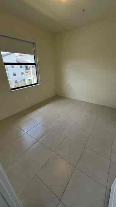 Room with private bathroom in Doral