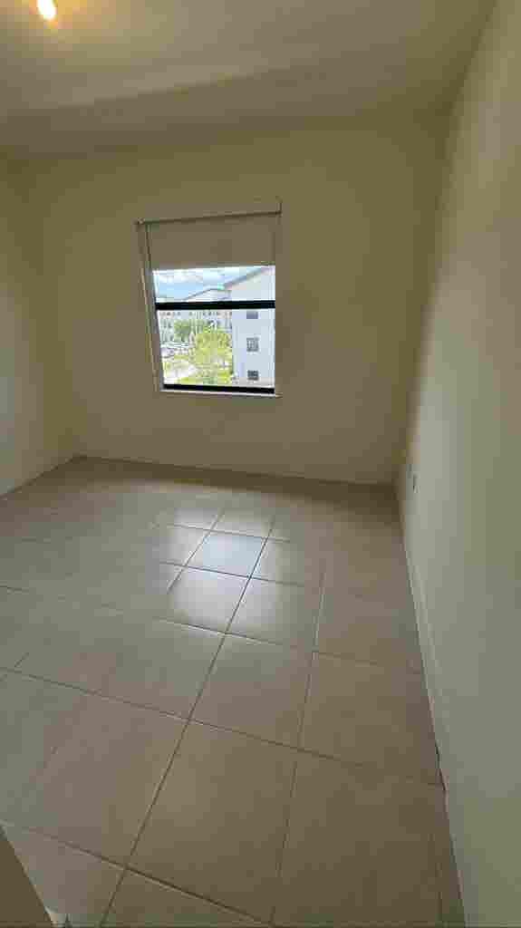 Room with private bathroom in Doral