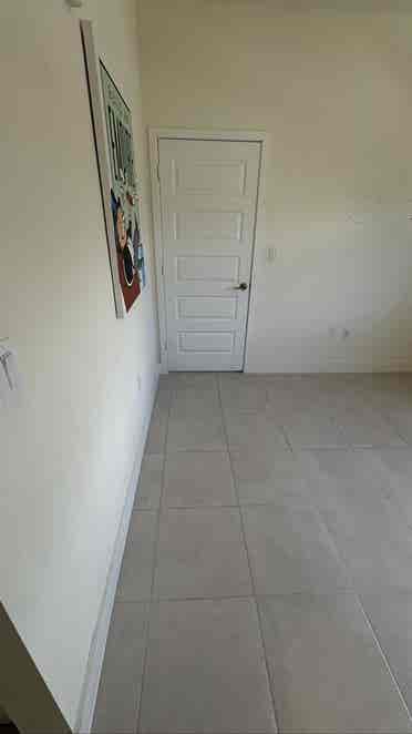 Room with private bathroom in Doral