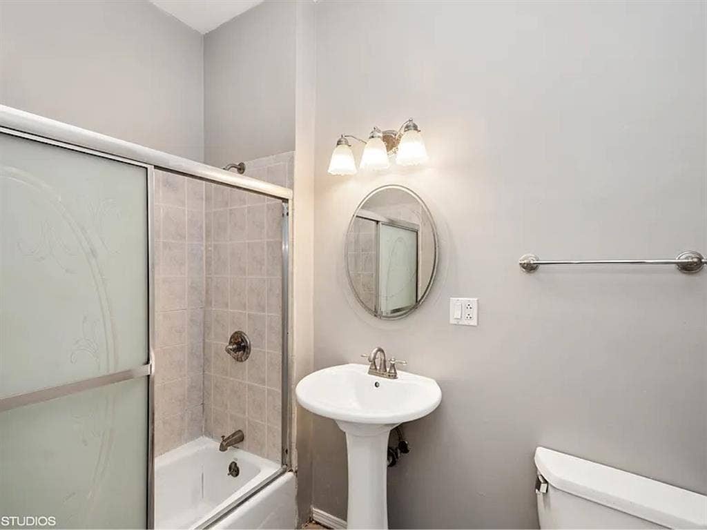 Co-ed Roommate needed!