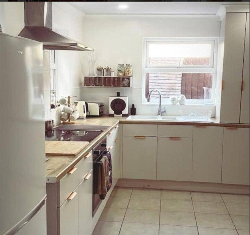 Wellbrow Road, L Room