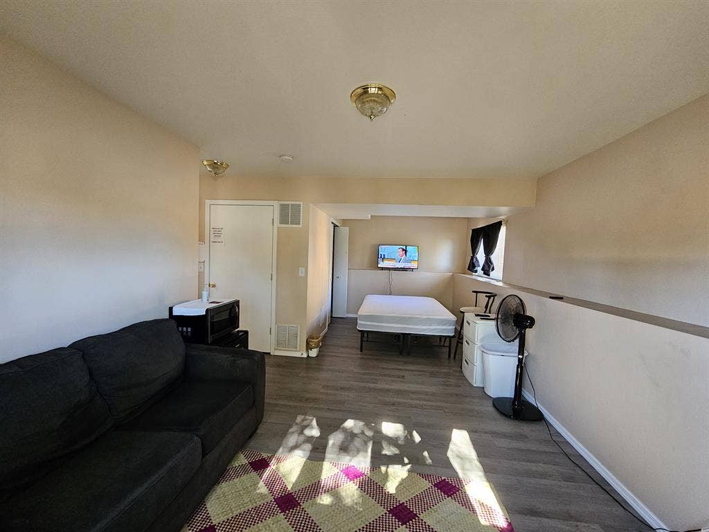 Whole Basement Pvt Bath Ready MAY