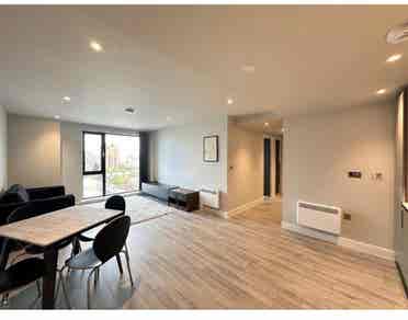 One Double Bedroom in flat