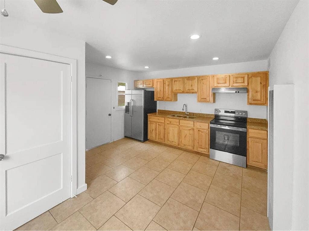 2 bedroom house for rent
