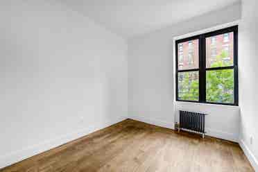 Large room, full amenities, laundry