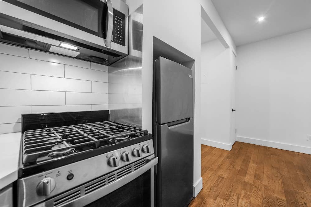 Large room, full amenities, laundry