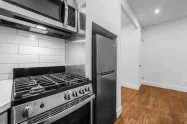 Large room, full amenities, laundry