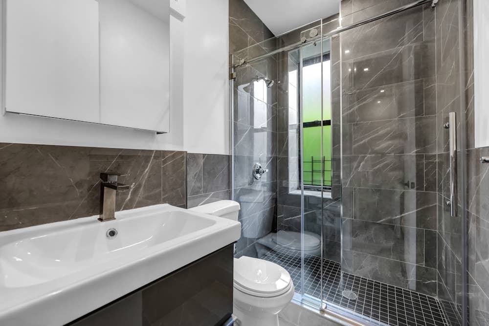 Large room, full amenities, laundry