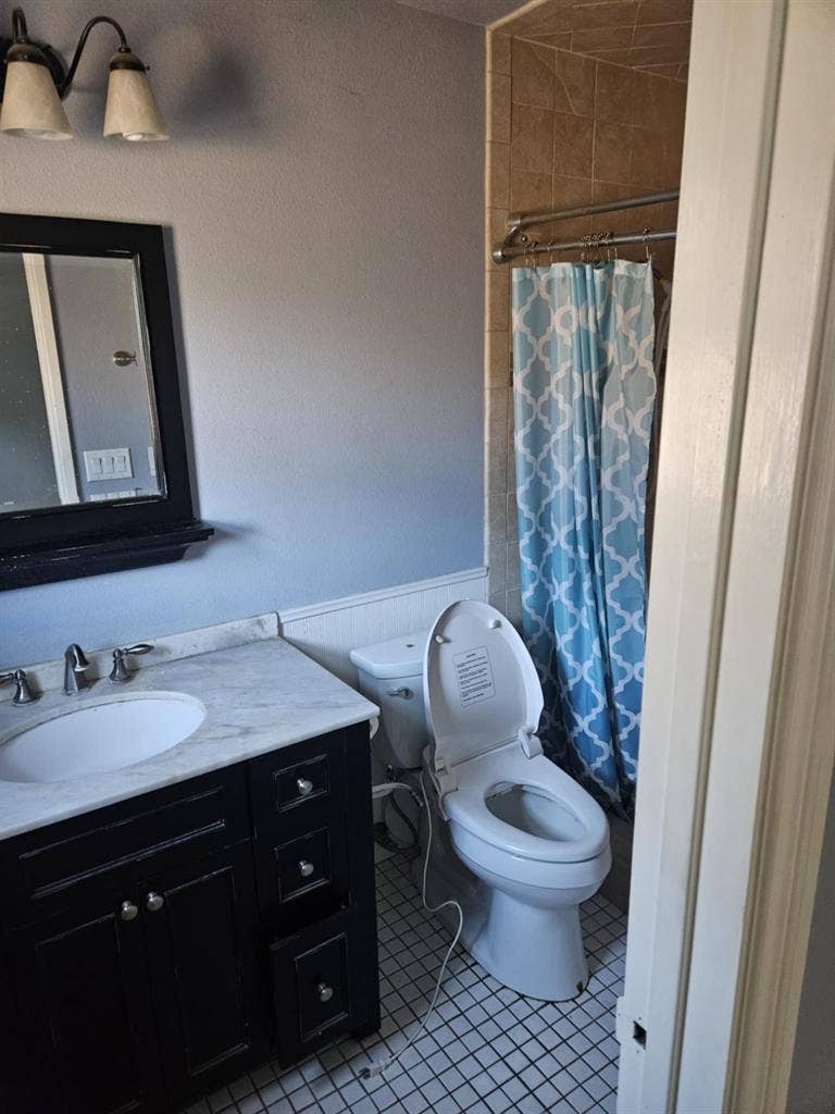 2 rooms available. 1 master