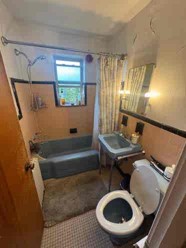 Private Room available for Lease